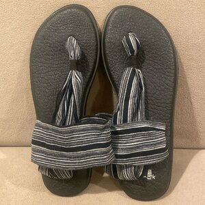 Sanuk 9 Slingback Stripe Sandals Black/White Knit Fabric Women's good used cond